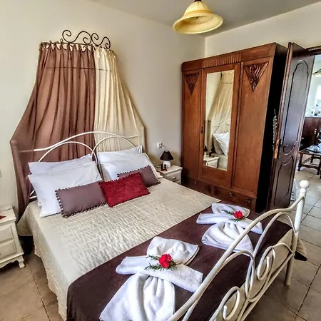 Thymes Traditional House * Loulos